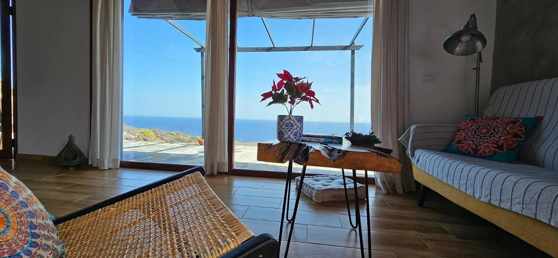 La Candia Y El Mar Valverde  Kır Evi